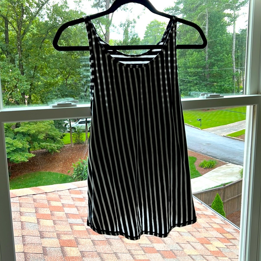 Lulemon black and white striped tank!